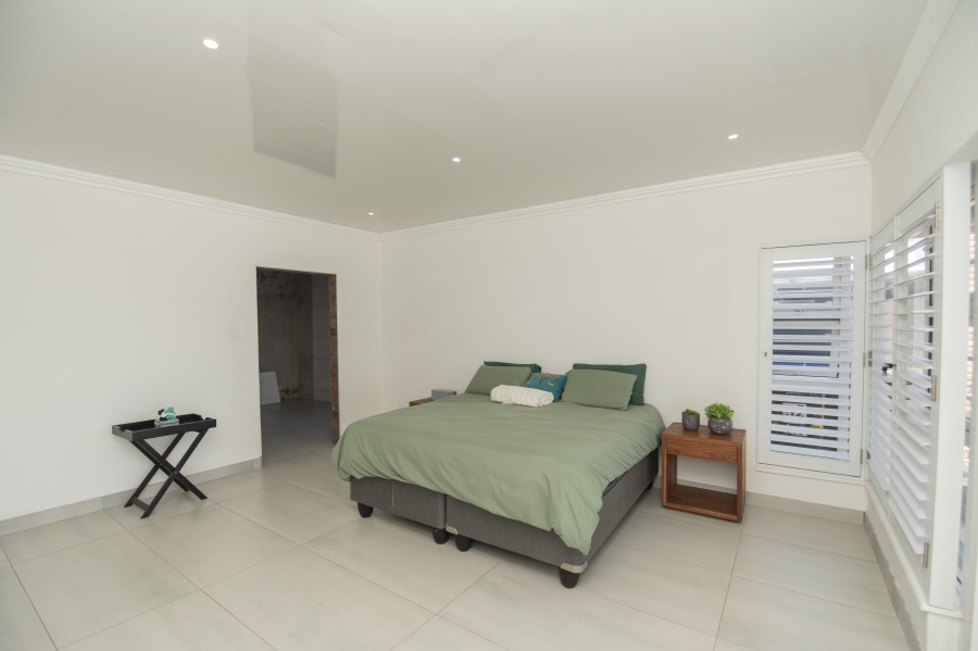 6 Bedroom Property for Sale in Beachview Eastern Cape